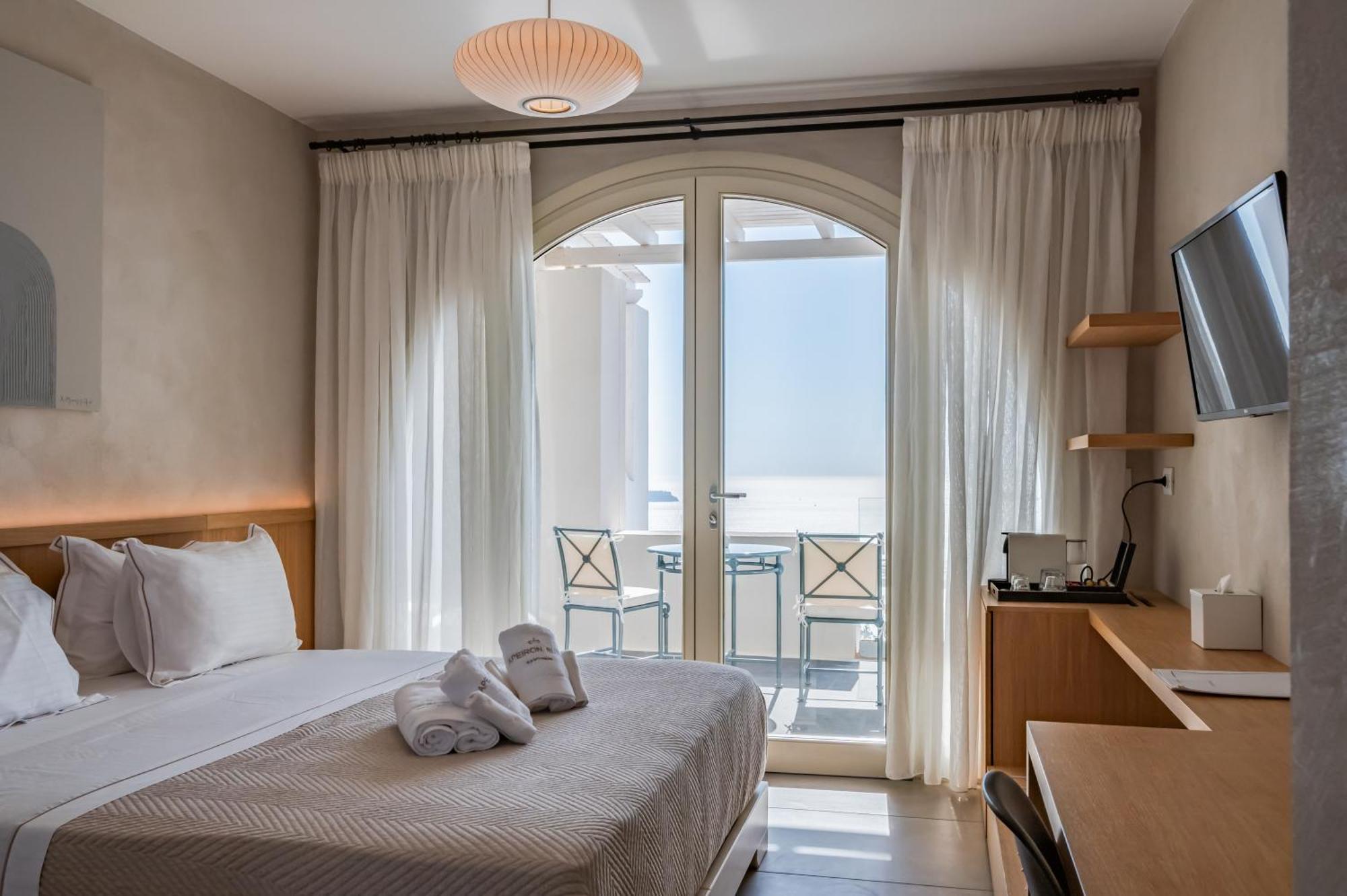 Apeiron Blue Santorini - Sustainable Adults Only 14 Plus Fira  Habitación foto